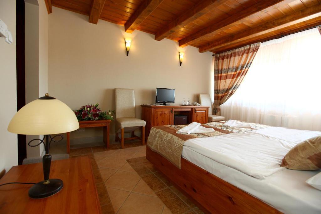 Egri Korona Borhaz Es Wellness Hotel Demjén Εξωτερικό φωτογραφία