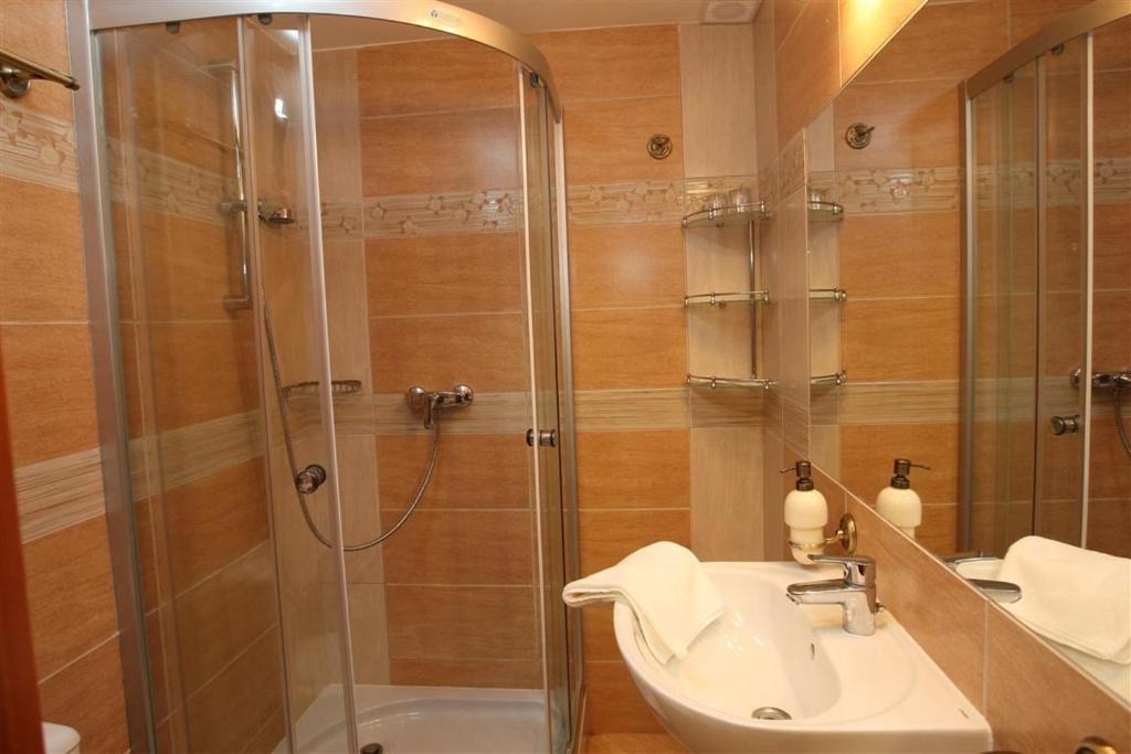 Egri Korona Borhaz Es Wellness Hotel Demjén Εξωτερικό φωτογραφία