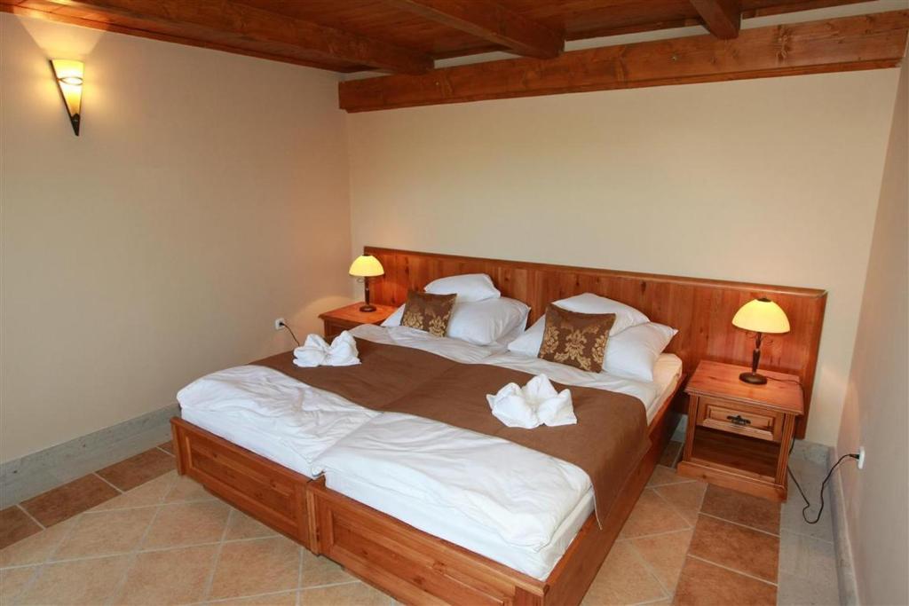 Egri Korona Borhaz Es Wellness Hotel Demjén Εξωτερικό φωτογραφία